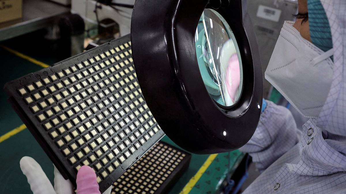 India Outlines $10-Billion Plan to Woo Global Chip Makers